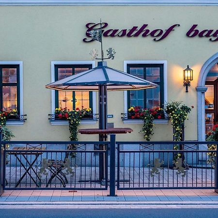 Hotel Bayrischer Loewe Osterhofen Exterior foto