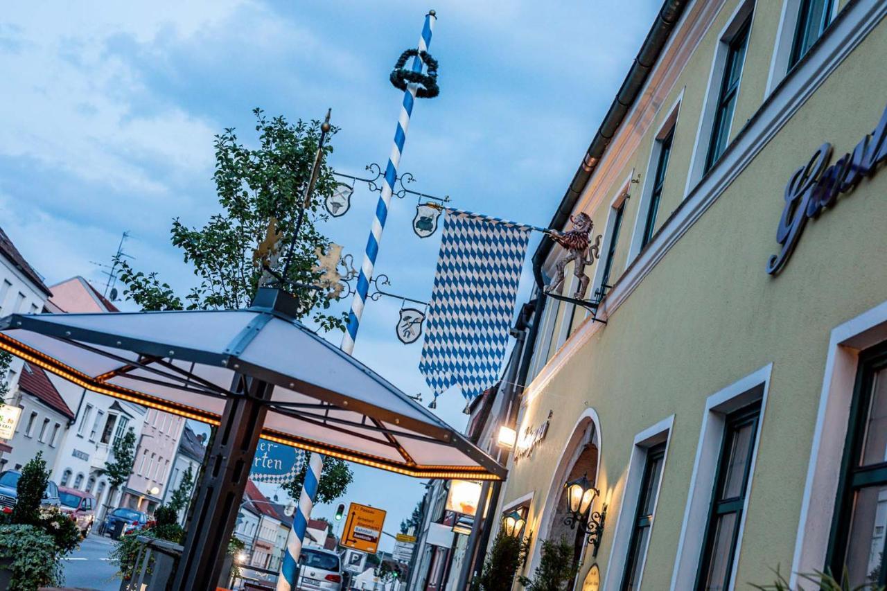 Hotel Bayrischer Loewe Osterhofen Exterior foto
